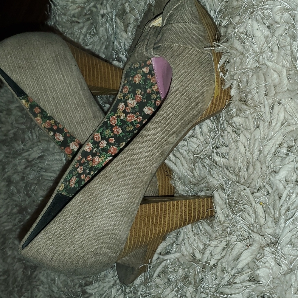 Heels - Picture 6 of 6